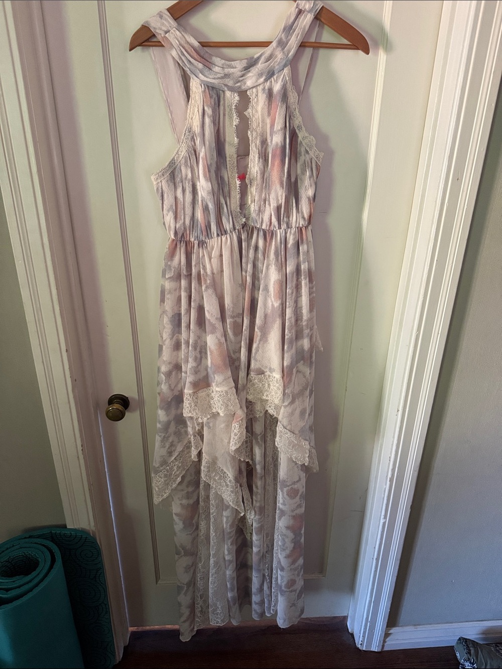 Sleeveless Lace Trim High-Low Maxi Dress in Soft Pastel Print